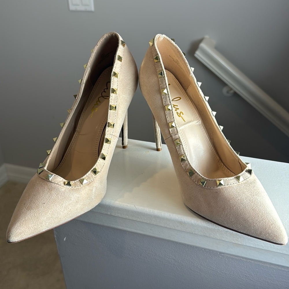 Lulus studded tan stone suede 8 1/2 heels